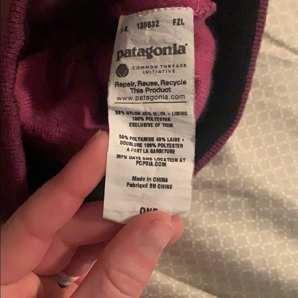 2 Patagonia winter hats - Picture 7 of 7